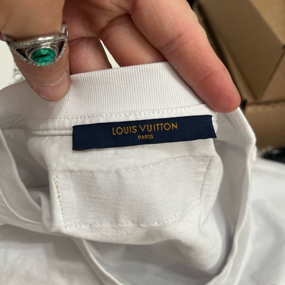 Fair Men’s Small Louis Vuitton Paris Logo Print Cotton T-shirt In White/Black - Picture 9 of 14